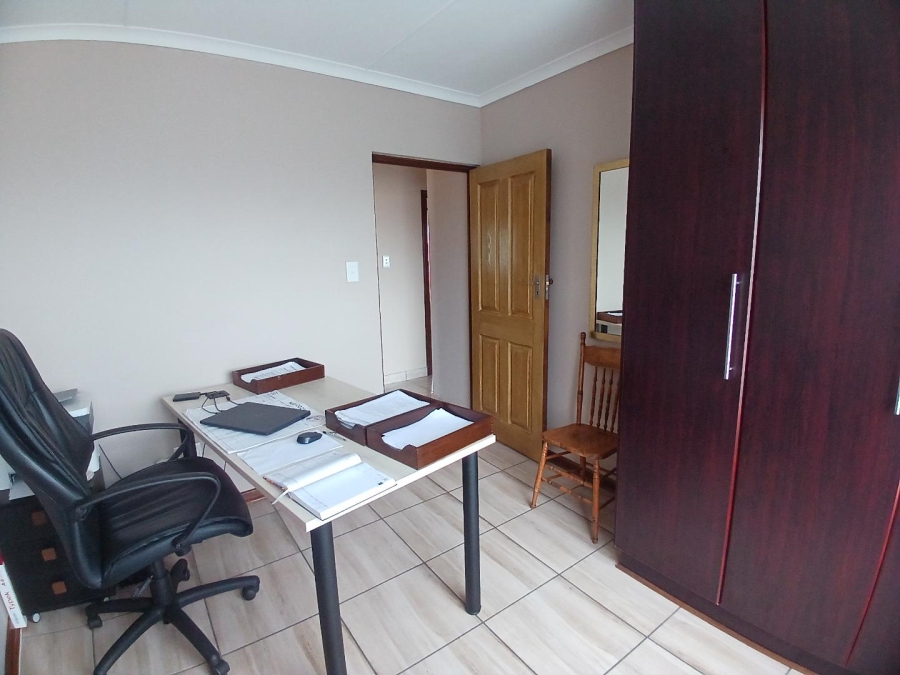 4 Bedroom Property for Sale in Seemeeu Park Western Cape